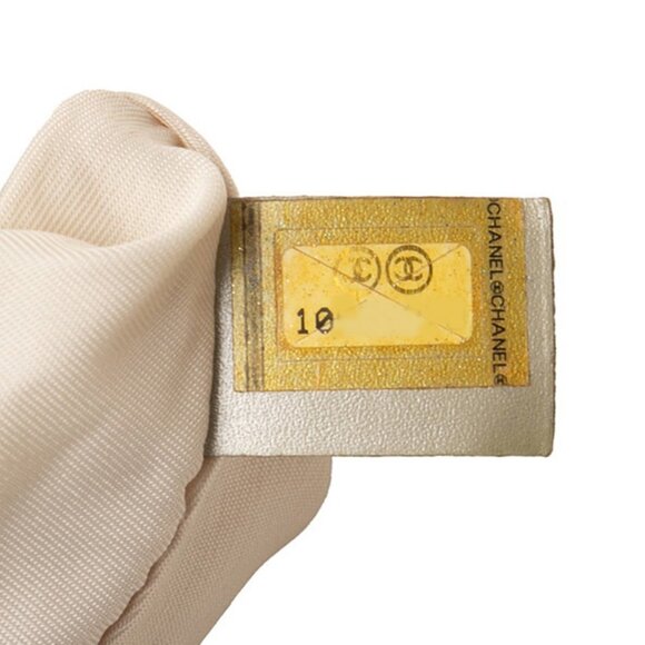 CHANEL White Leather Pochette Shoulder Bag - Picture 9 of 10